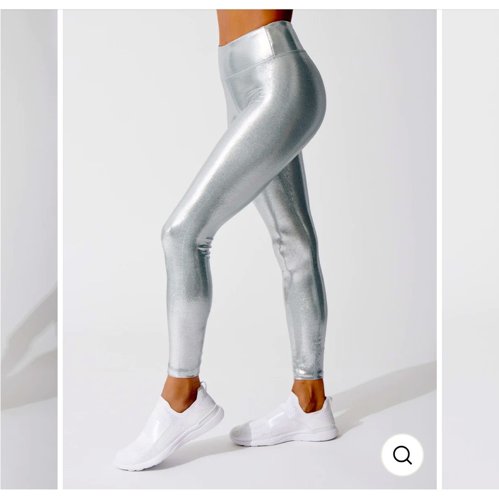 Heroine Sport Marvel Silver NWT in package Size Medium
